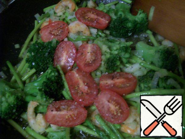 Add the chopped basil, mix gently.
