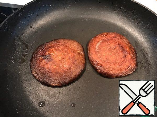 When fried, press to the pan with a spatula to get these pancakes.