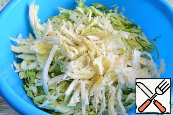 Shred cabbage thin long strips.
Put in a bowl, season with salt and RUB lightly.