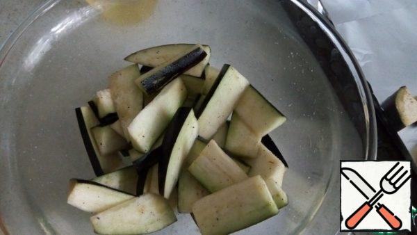 Also add salt, pepper and 1 tbsp sunflower oil.
