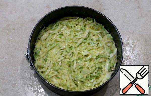 The form for baking grease with vegetable oil and put the cabbage. Spoon evenly distribute throughout the form. Put in the oven for 30 minutes at 180 degrees.