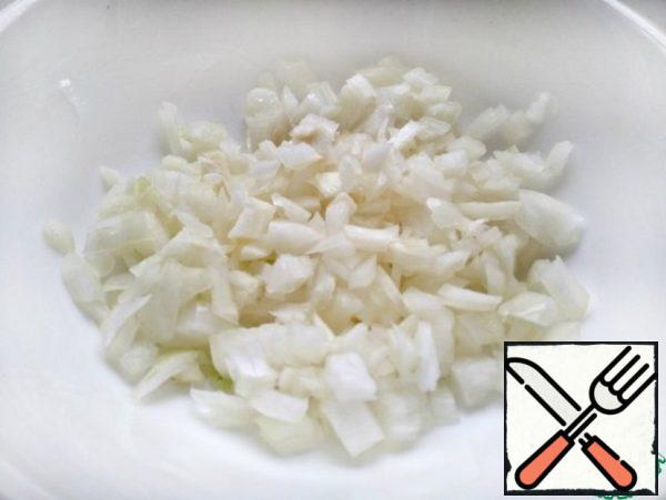Onions clear and finely chop.