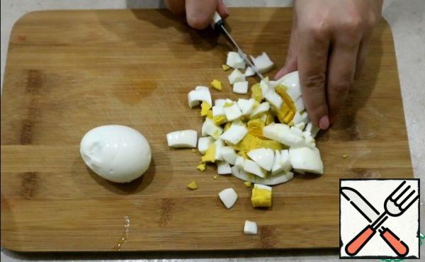 Boil eggs for 10 minutes, cool and cut into cubes.