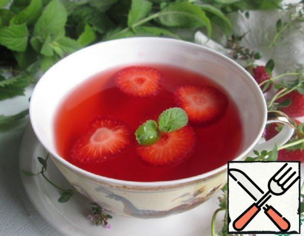 Strawberry Tea with Mint and Spices Recipe