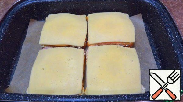 Cover the sandwiches with slices of cheese and bake in a preheated 200 °C oven for 10-15 minutes.
