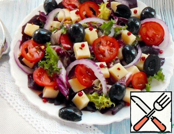 Place the beetroot plates on a plate and spread the seasoned salad mixture on top.
Then add tomatoes, olives and cheese. This layer does not need to be salted, because the olives and cheese are already salted.
Pepper and season the salad with butter.
For those who like a more satisfying dish -
you can fill the salad with mayonnaise, in this case, do not add vinegar.