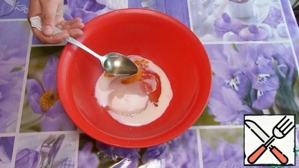 In a separate bowl beat the egg, add sugar, vanilla sugar, milk, vegetable oil.
Stir.