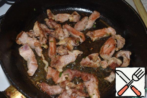 Cut the meat into strips and fry in a hot pan, greased with vegetable oil until Golden brown.