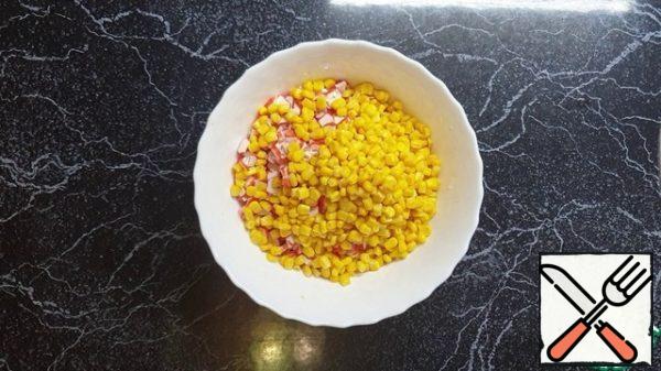 Put canned corn on top (without liquid!) and add salt to taste.

