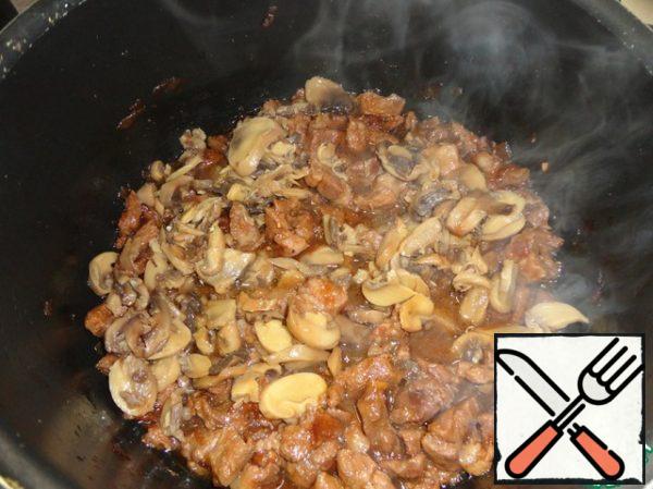 Then add the mushrooms and seasoning, mix.