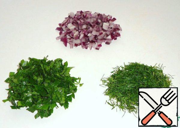 Chop the red onion, parsley and dill finely.
