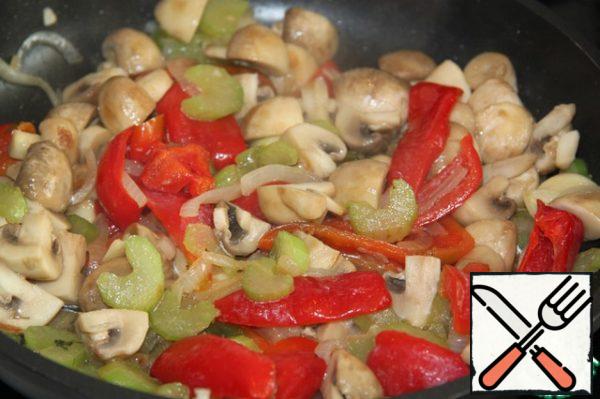 Bulgarian red pepper. I had a frozen summer cottage, but you can use any fresh one, including.

