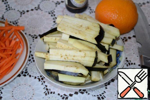 Cut eggplant into cubes.
