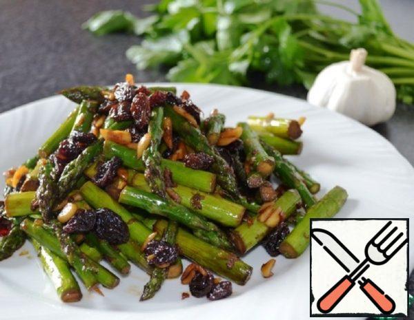 Warm Salad of Asparagus and Raisins Recipe