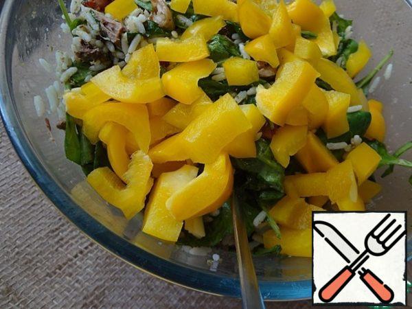 Yellow pepper. The color of pepper is not important, but the appearance is more pleasant with yellowness.
