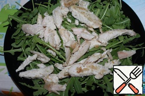 Fry on high heat in vegetable oil thin strips of chicken fillet without skin (you can take the baked chicken), add salt and pepper. Put on salad.
