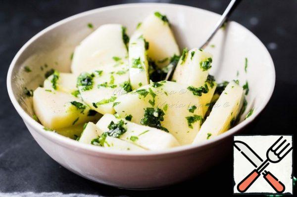 Put the potatoes with the greens, mix.
