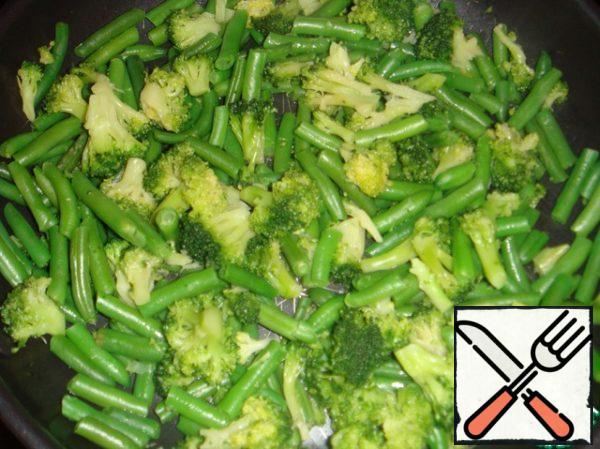 Simmer the vegetables for 10 minutes.
