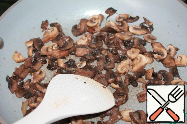 Mushrooms cut and fry.