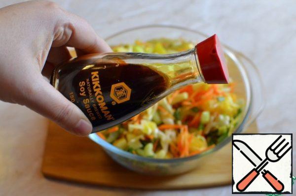 Finely chop the green onion.
