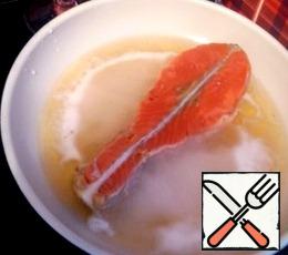 A piece of salmon (I have chum salmon) boil in salted water with a little lemon juice and salt. Cool and mash it with a fork, removing all the bones.