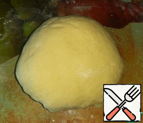 Add the remaining flour mixed with baking powder.
Knead soft dough.
Divide the dough into 4 parts.