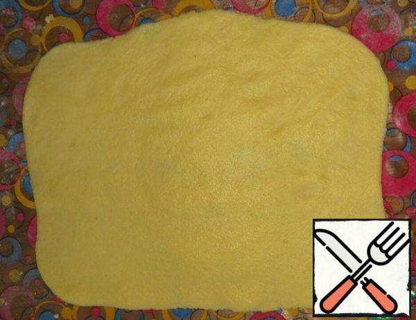 Roll out each part of the dough into a layer 3 mm thick.
