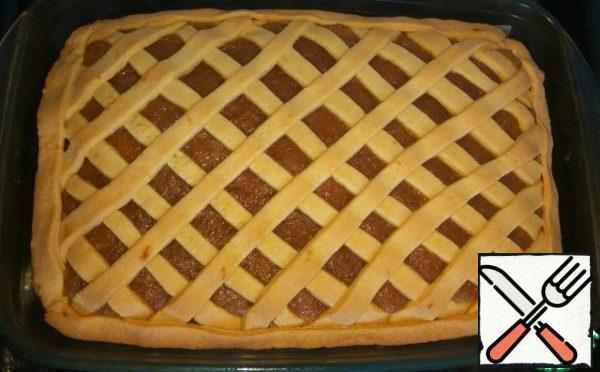 Bake in a preheated 170 degree oven for about 35-40 minutes.
Cool the finished cake completely and it can be cut.
