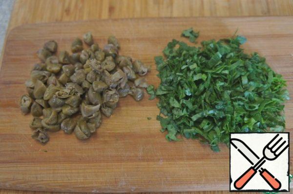 Finely chop the greens. If the capers are large, cut in half from.
Cut eggplant lengthwise in half and make shallow cuts on the flesh. Put the vegetables on a baking sheet and put in the oven, preheated to 200*C. Bake for 30 minutes.