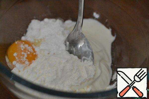 In a bowl, mix cottage cheese, powdered sugar, egg yolk and pudding.
