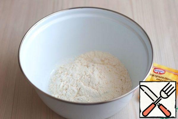 In a bowl, combine all the dry ingredients: Flour, baking powder (1 pack.), salt (1/3 teaspoon).