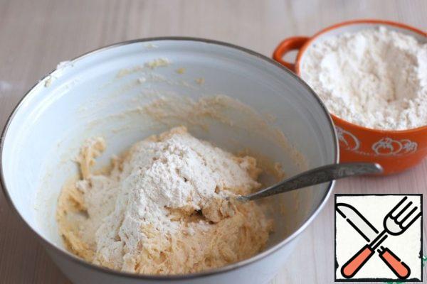 If the dough is too thin, you can add a little flour. The dough should be soft and comfortable for subsequent work with it.
