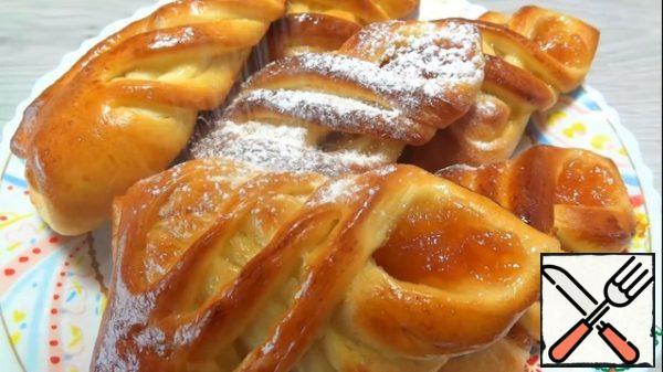 If desired, sprinkle the finished rolls with powdered sugar.