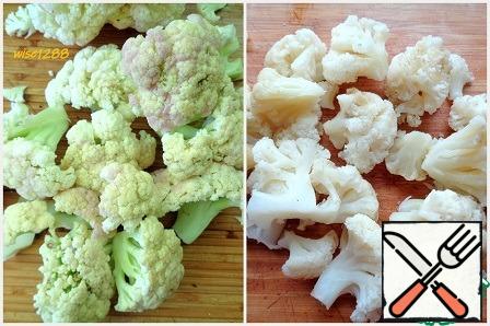 Parse the cauliflower into inflorescences and boil for 5 minutes after boiling.