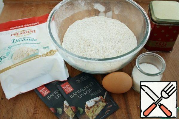 We will prepare the necessary products. Sift flour, add soda, mix, set aside.
