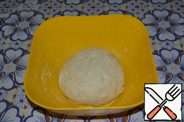 All thoroughly RUB until smooth with a spoon, and even better hand.
Add baking powder, flour and knead a soft elastic dough. It should not stick to the hands, well, just quite a bit.