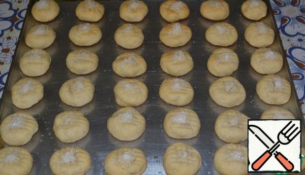 Place the baking sheet in a preheated oven and bake at 180 degrees for 15-20 minutes. Cookies should not be browned too much. The baking time depends on the capabilities of your oven. My liver was baked for 17 minutes.
