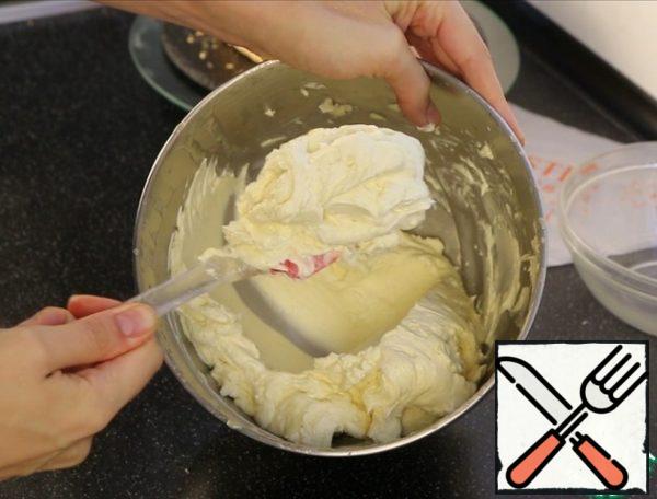 I use the classic cream "Charlotte".
In a saucepan, mix egg, salt, vanilla, sugar. Stir and add the milk. I put it on the stove and cook until it thickens slightly on a lower-than-average heat. It took me about 10 minutes. In this cream, the egg-milk mass will be quite liquid, not the same as for custard.
Cool.
And when the egg-milk mass has cooled, whisk the softened butter until fluffy and lightly whitened.
Carefully, presbyte!!!
And then I connect both masses in several passes.
At the end I add cognac!!!
Whisk until smooth, and the cream is ready!!!