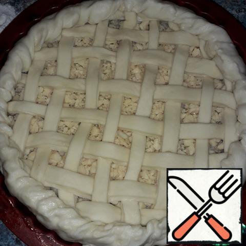 Wove a wicker, bent the edges of the pie.