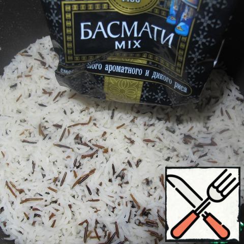 Boil the rice until tender.
According to instructions.