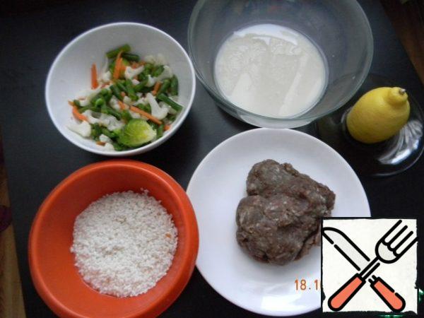 Take approximately these ingredients. You can use any vegetables, I got a Mexican mixture, which includes green beans, Brussels sprouts, carrots, cauliflower and peas.

