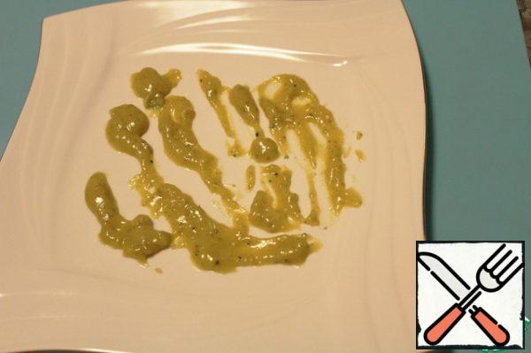 Put the remaining dressing on the dish.
