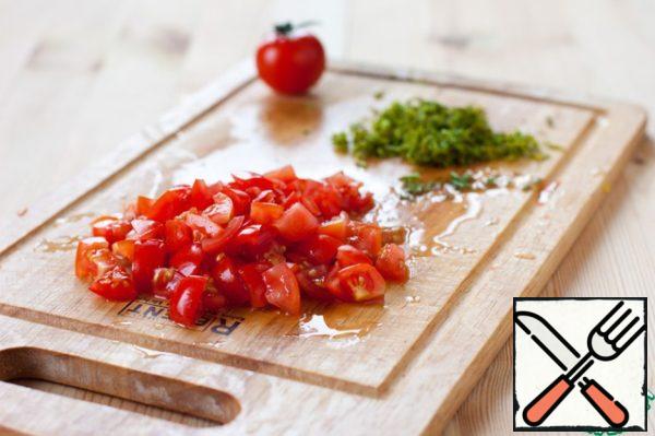Cut the cherries into small cubes. Finely chop the dill. Mix tomatoes with dill.
