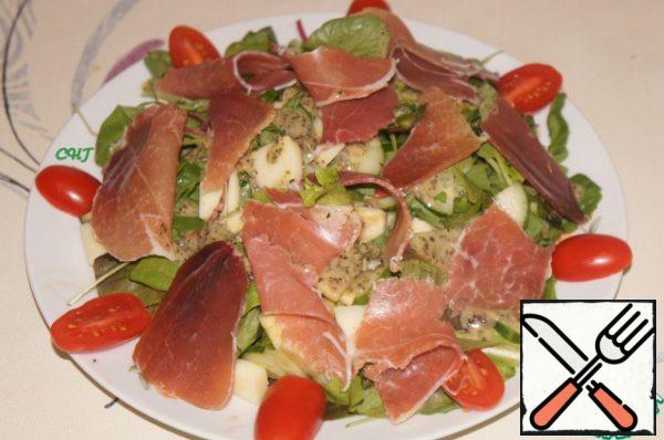 Put the prosciutto slices inside, tear into strips or pieces and put on the salad.
