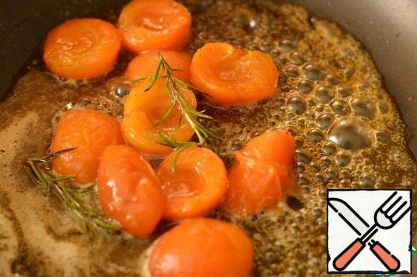 Pour in the soy sauce, add the rosemary, apricots and caramelize them for 2-3 minutes.