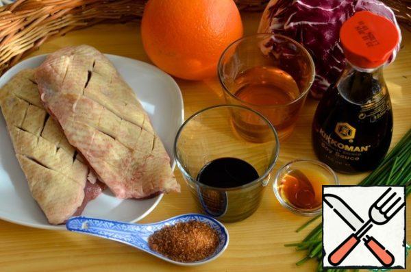 Make incisions on the duck breasts.
