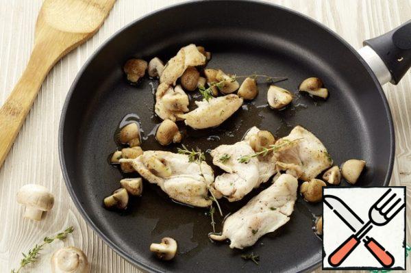 Cut the chicken fillet, mushrooms and fry them in a pan with the addition of oil, at the end of frying salt and pepper.
