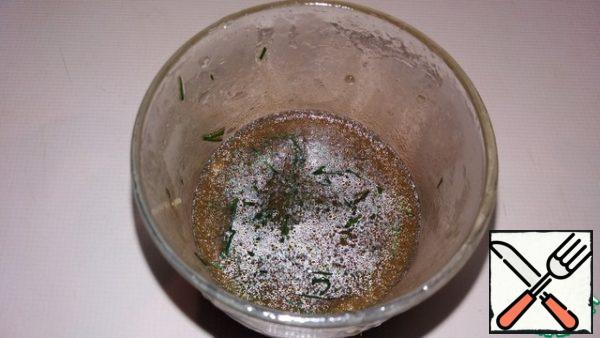 For refueling, pour juice, oil, balsamic, salt, pepper, squeeze or grate garlic into a closing jar, add dill. Whisk all this thoroughly until smooth and pour the salad on top.