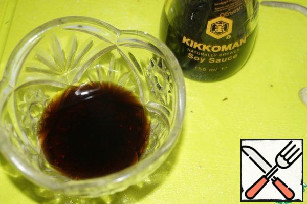 Pour the required amount of soy sauce.