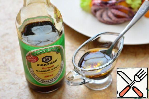 Mix soy sauce in equal proportions with butter;
